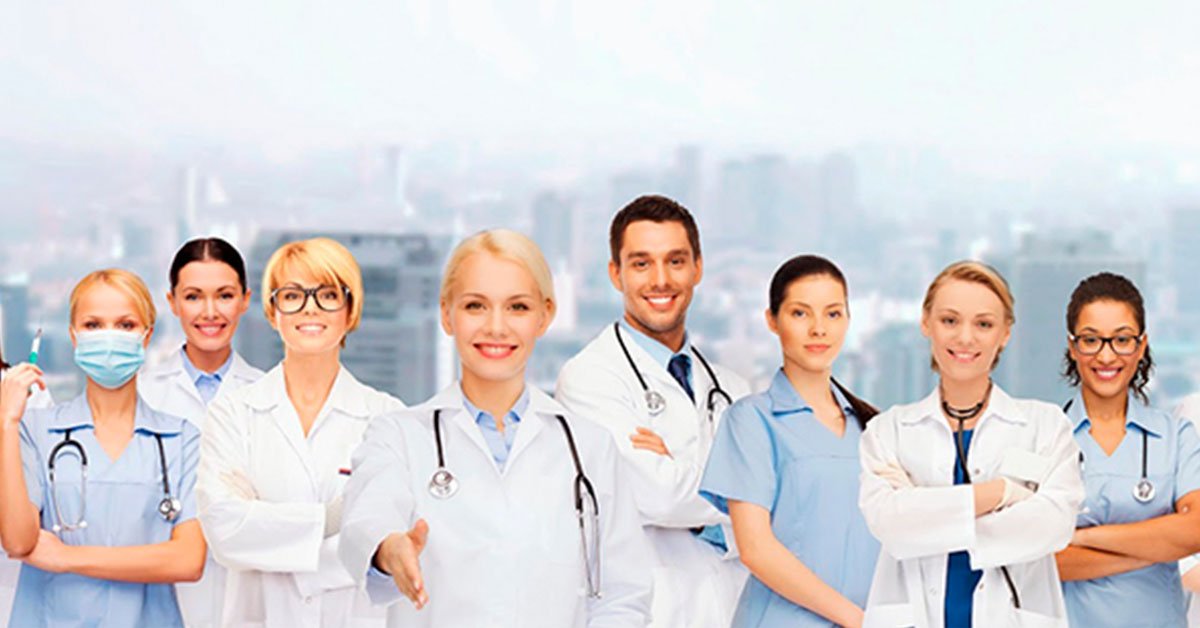 Comment puis-je devenir responsable de la santé si je suis infirmière assistante ?